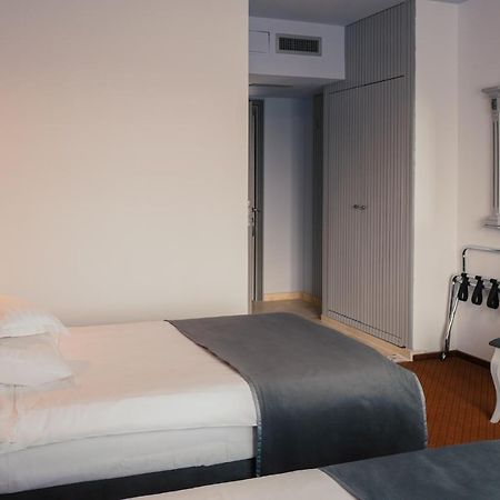 Hotel Eden Iasi Buitenkant foto