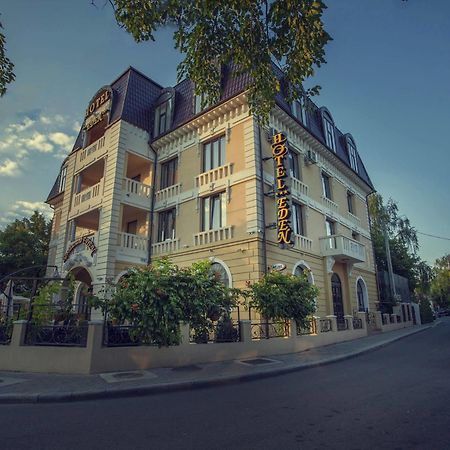Hotel Eden Iasi Buitenkant foto