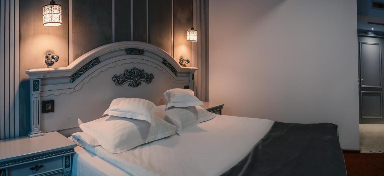 Hotel Eden Iasi Buitenkant foto