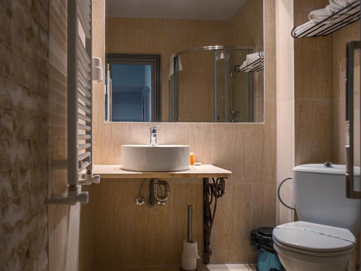 Hotel Eden Iasi Buitenkant foto