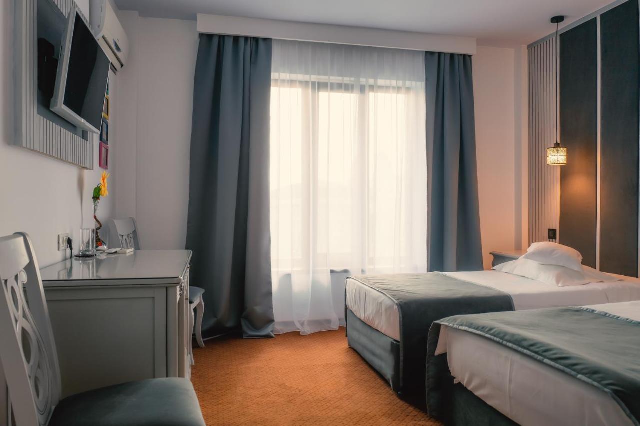 Hotel Eden Iasi Buitenkant foto