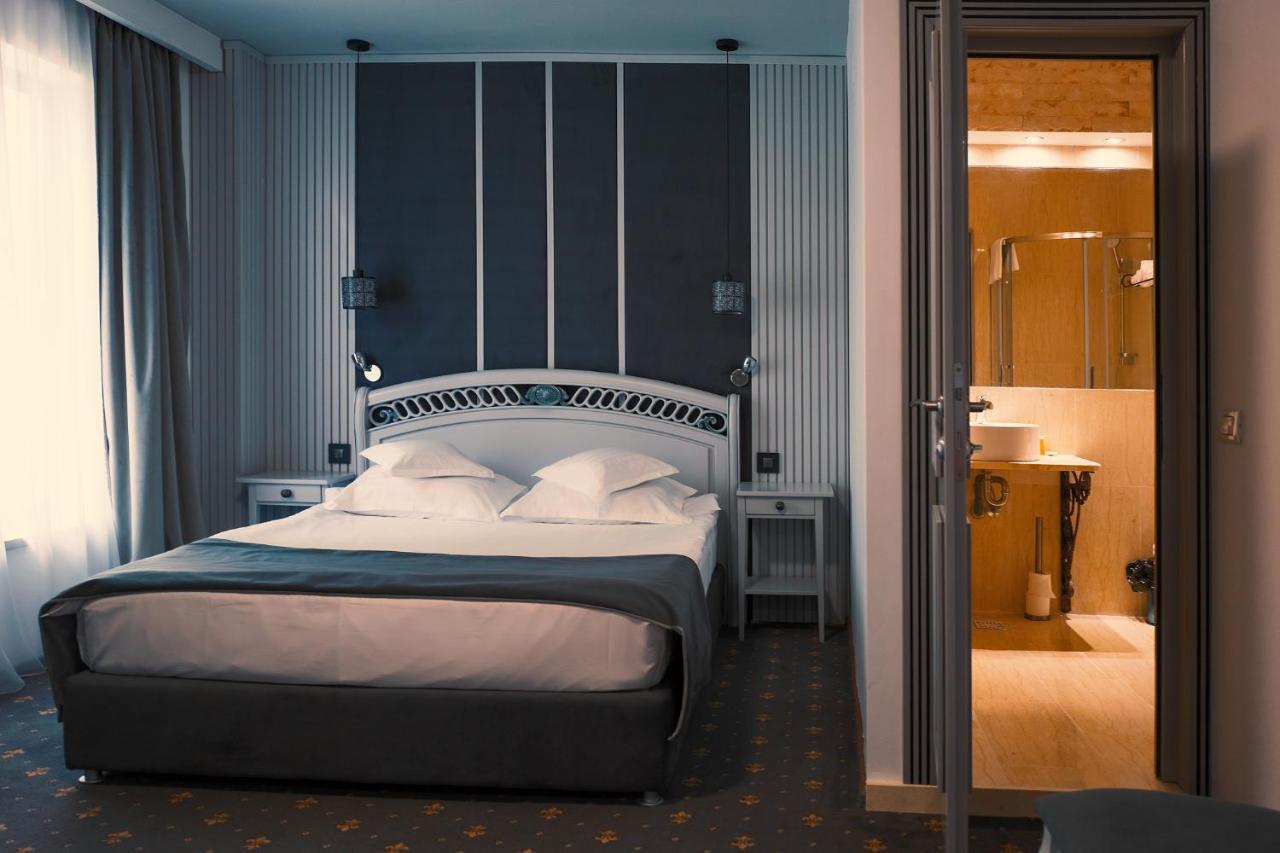 Hotel Eden Iasi Buitenkant foto
