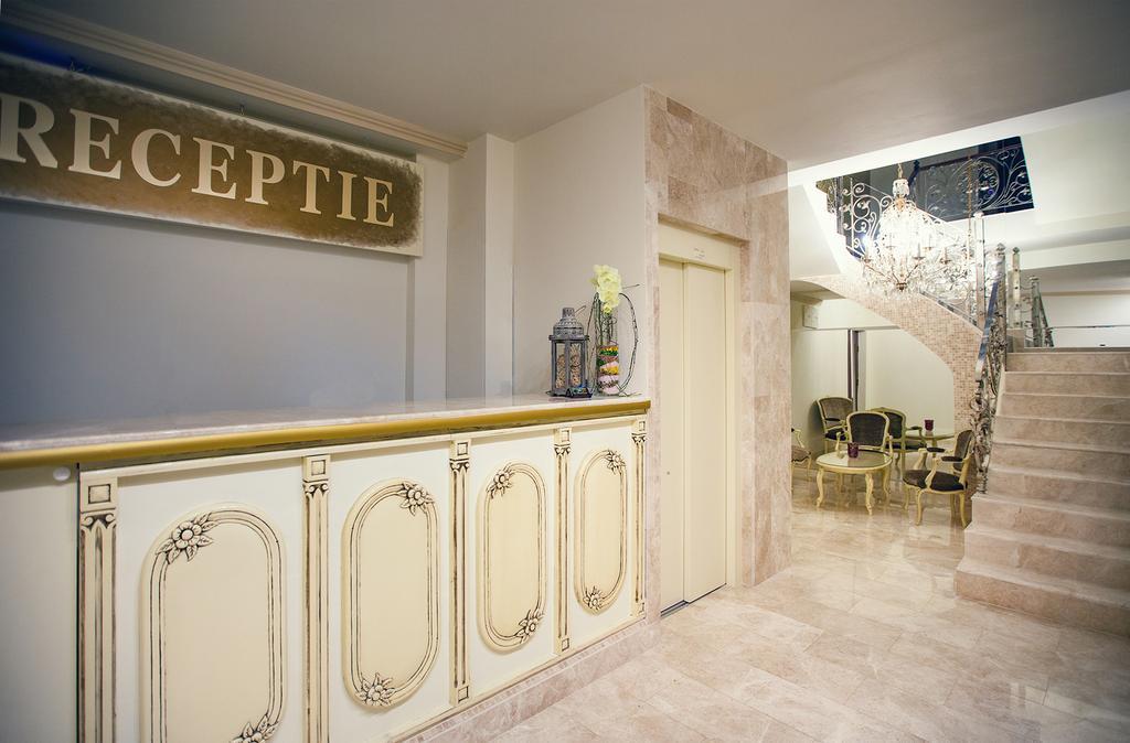 Hotel Eden Iasi Buitenkant foto
