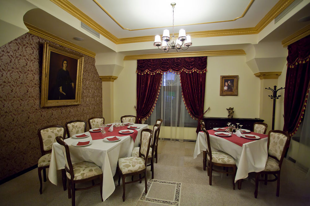 Hotel Eden Iasi Buitenkant foto