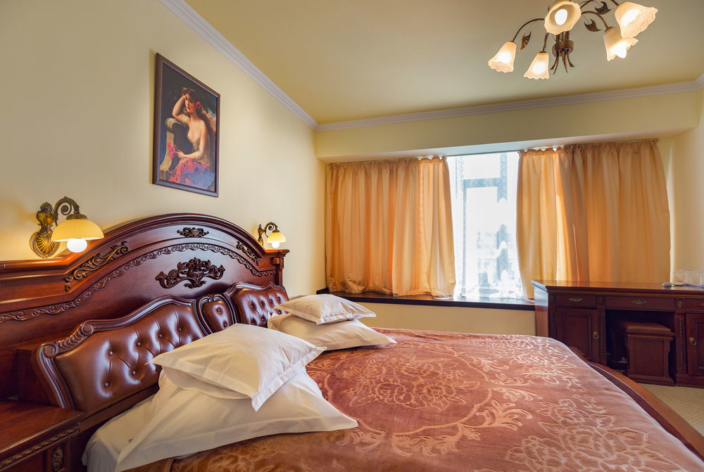 Hotel Eden Iasi Buitenkant foto