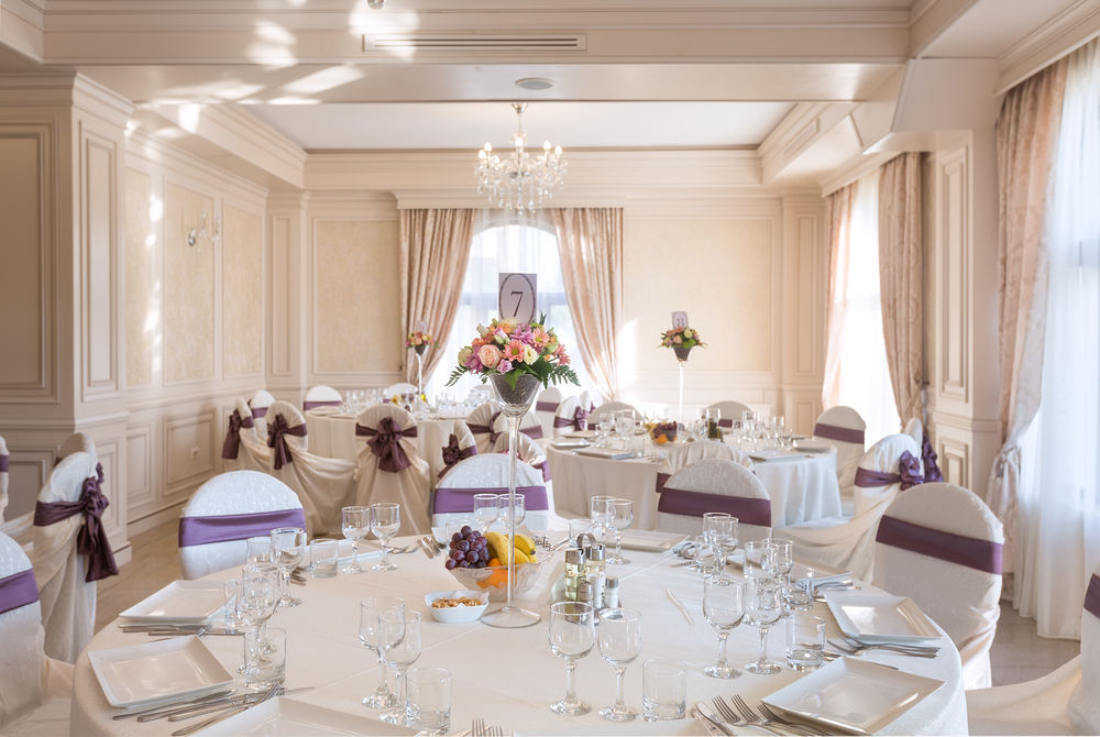 Hotel Eden Iasi Buitenkant foto