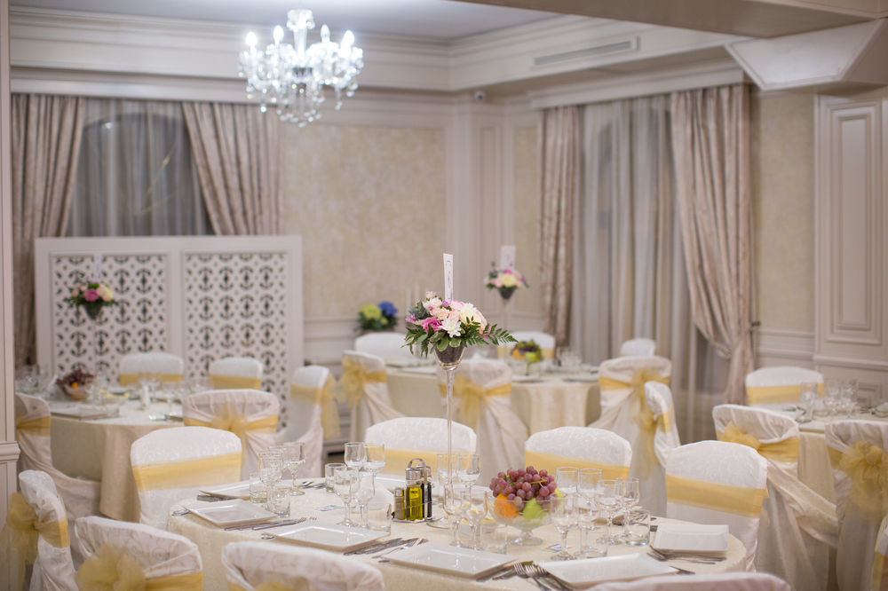 Hotel Eden Iasi Buitenkant foto