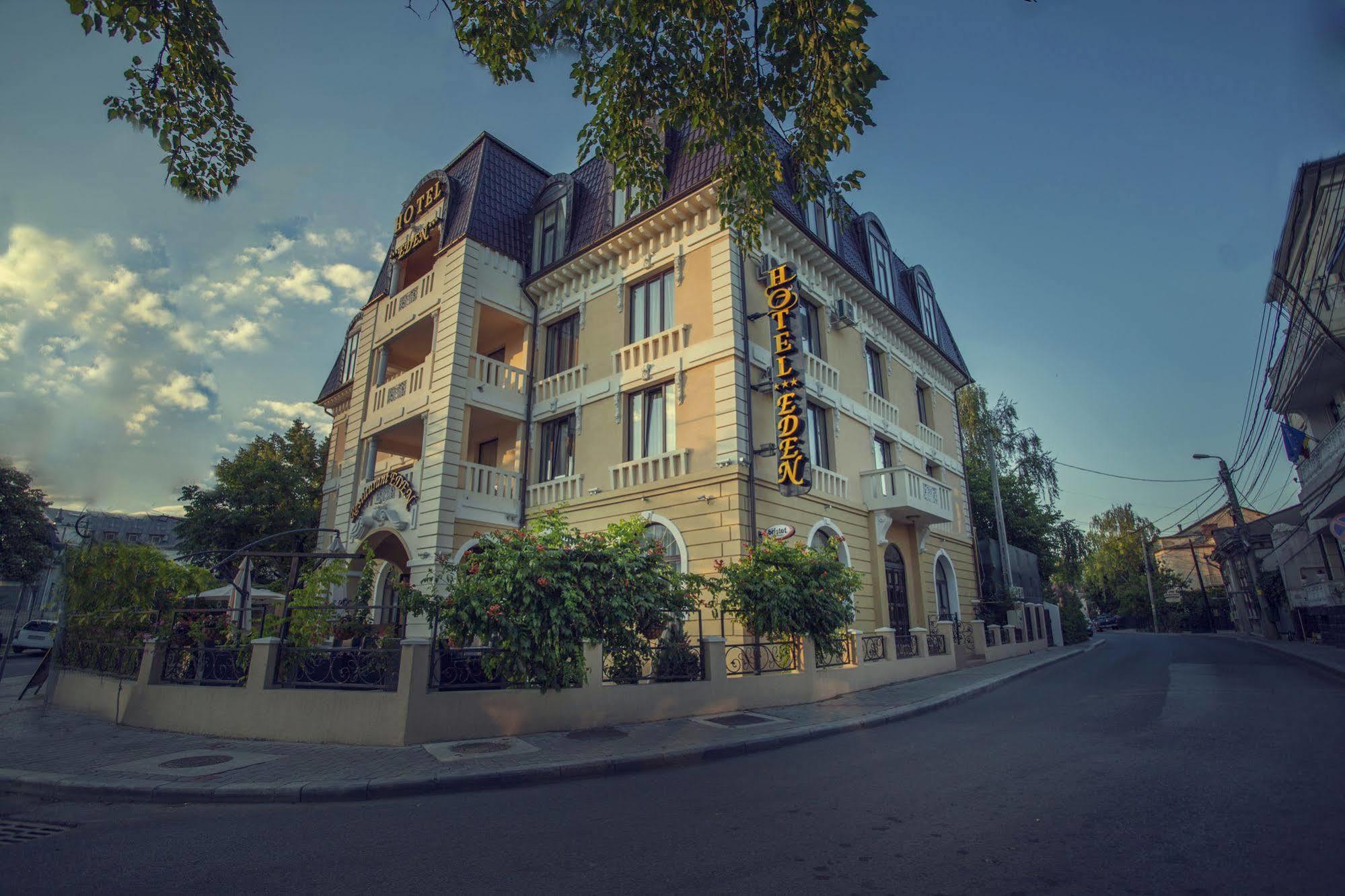 Hotel Eden Iasi Buitenkant foto